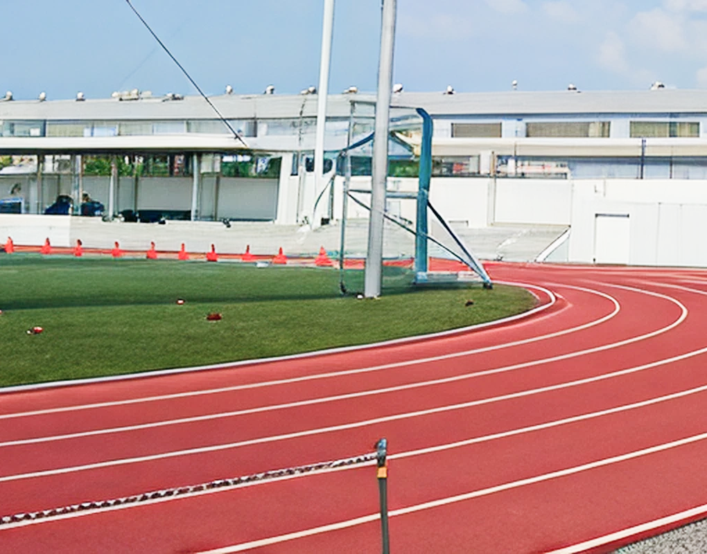 ���K�X���Ñ����O���E���h�̊O��