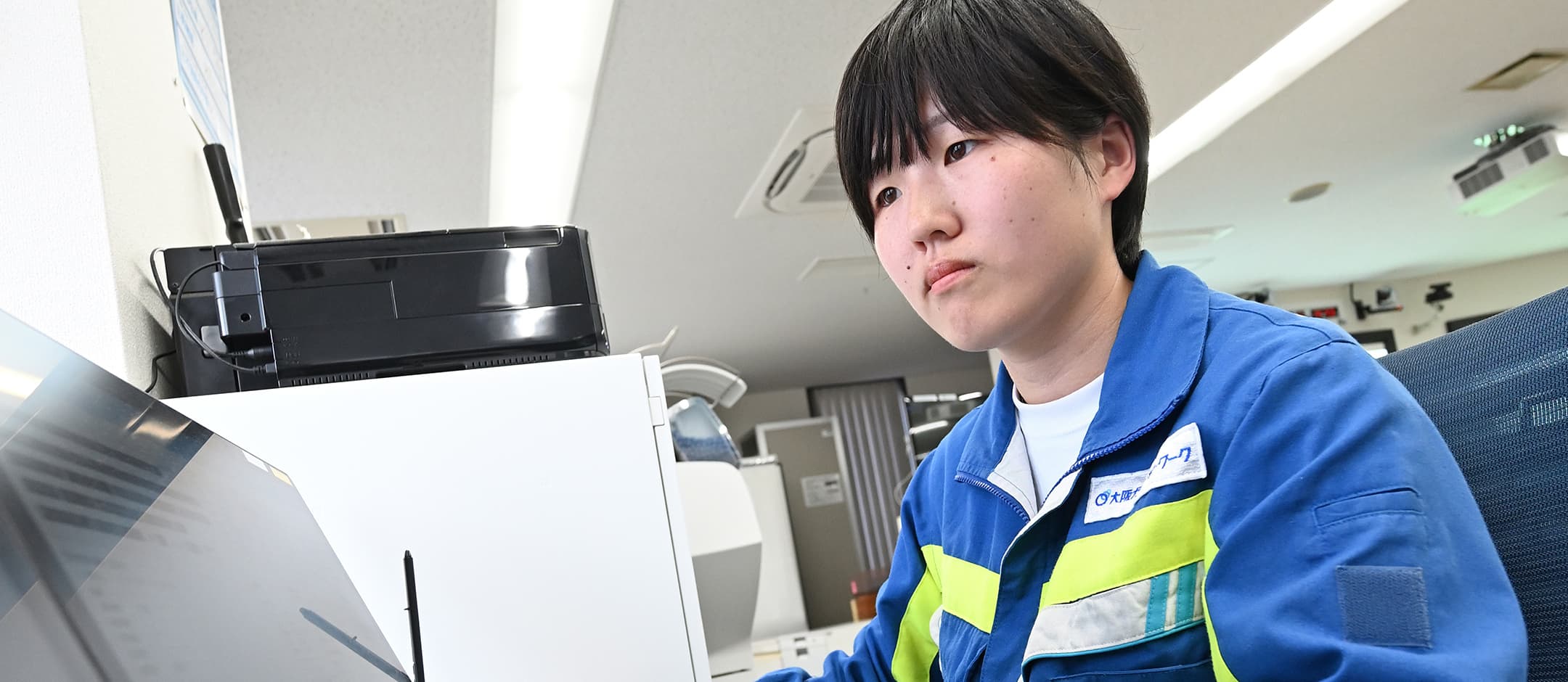 ���݂̒S���Ɩ�